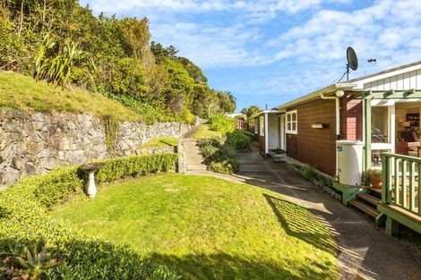 Photo of property in 4 Wilmshurst Place, Tawa, Wellington, 5028