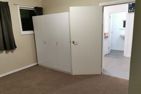 Photo of property in 88 Newlands Road, Newlands, Wellington, 6037