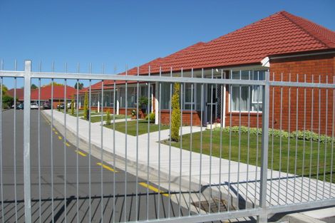 Photo of property in 2/12 Golf Links Road, Shirley, Christchurch, 8061