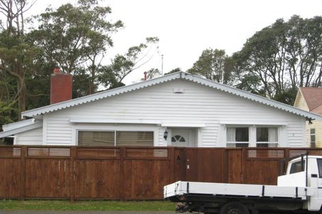 Photo of property in 16 Omata Road, Westown, New Plymouth, 4310