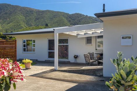 Photo of property in 36 Kent Street, Picton, 7220