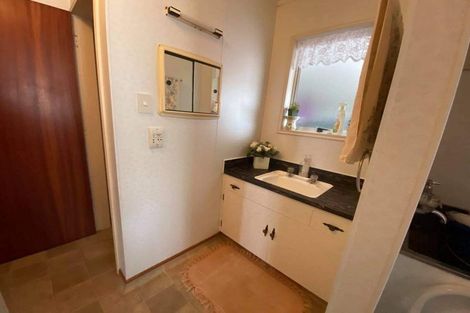 Photo of property in 2 Chartwell Drive, Eltham, 4322