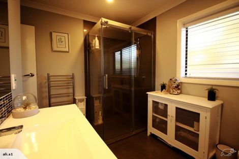 Photo of property in 17 Hawthornden Road, Avonhead, Christchurch, 8042