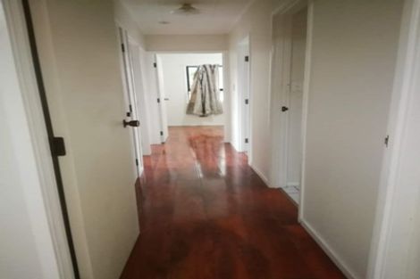 Photo of property in 72 Harrowglen Drive, Northcross, Auckland, 0630