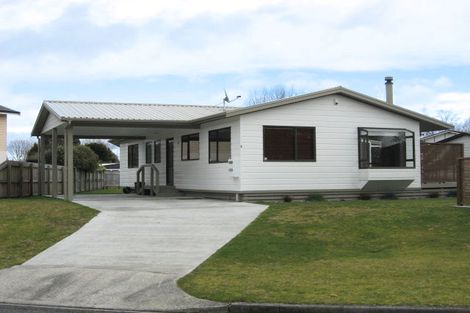 Photo of property in 5 Gibbs Place, Kinloch, Taupo, 3377