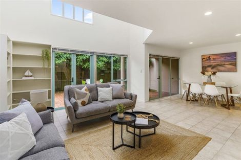 Photo of property in 2/110 Nayland Street, Sumner, Christchurch, 8081