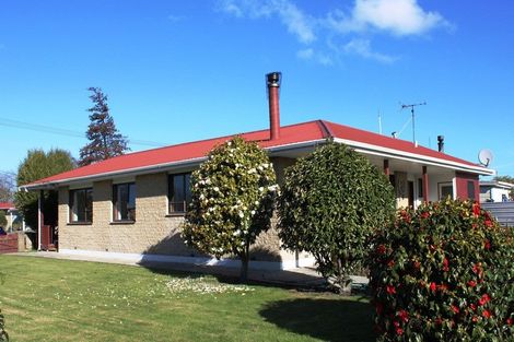 Photo of property in 46 Lanark Street, Balclutha, 9230