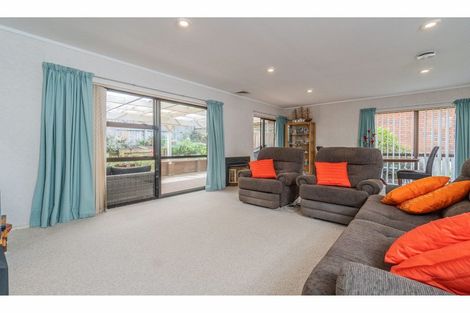 Photo of property in 2/25 Sailfish Drive, West Harbour, Auckland, 0618