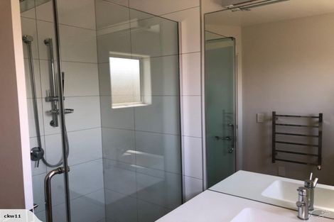 Photo of property in 1 Kaihua Terrace, Mangere Bridge, Auckland, 2022