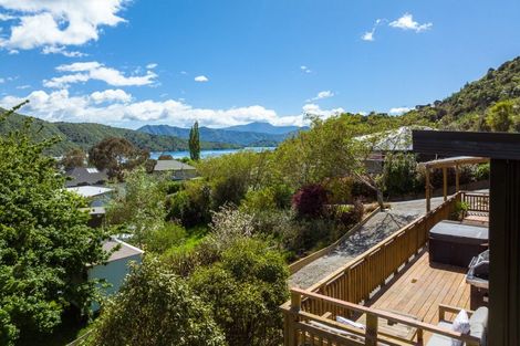Photo of property in 30 Waimarama Street, Waikawa, Picton, 7220