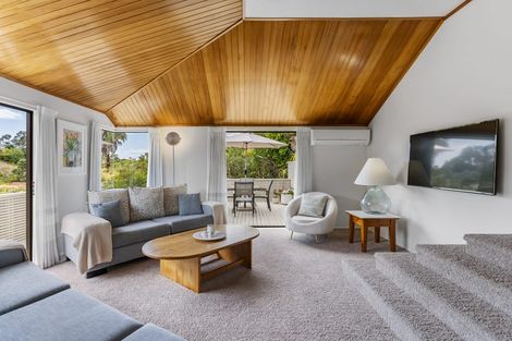 Photo of property in 5 Honeysuckle Lane, Mairangi Bay, Auckland, 0630