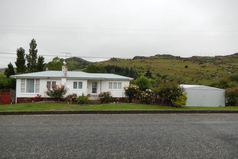 Photo of property in 98 Cheviot Street, Roxburgh, 9500