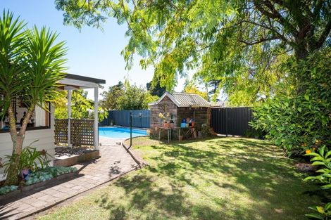 Photo of property in 1 Ritchie Place, Havelock North, 4130