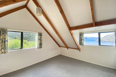 Photo of property in 127 Wynyard Crescent, Fernhill, Queenstown, 9300
