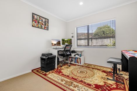 Photo of property in 11 Allerton Place, Wattle Downs, Auckland, 2103