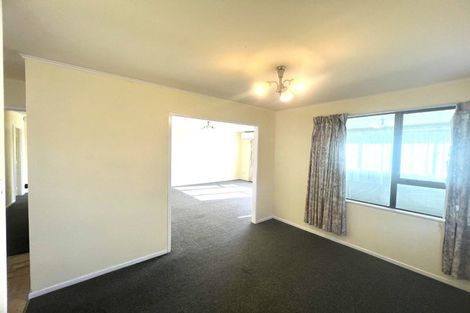 Photo of property in 112 Aviemore Drive, Highland Park, Auckland, 2010
