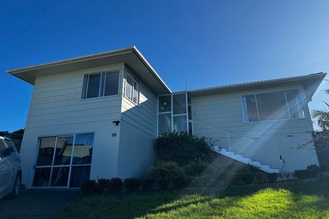Photo of property in 2/39 Camrose Place, Glenfield, Auckland, 0629