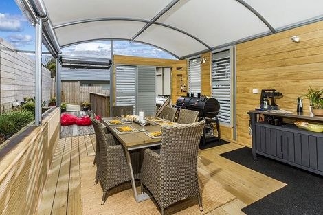 Photo of property in 724a East Coast Road, Pinehill, Auckland, 0632