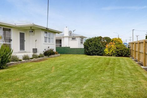 Photo of property in 24 Murray Avenue, Hawera, 4610