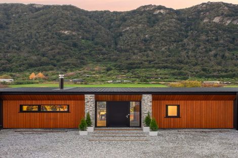 Photo of property in 42 Tui Drive, Mount Creighton, Queenstown, 9371