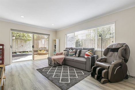 Photo of property in 2/20 Penruddocke Road, Half Moon Bay, Auckland, 2012