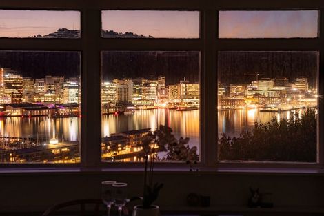 Photo of property in 8 Shannon Street, Mount Victoria, Wellington, 6011