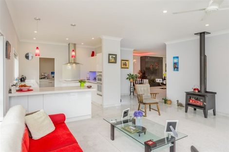 Photo of property in 85 Waikawa Beach Road, Manakau, Levin, 5573