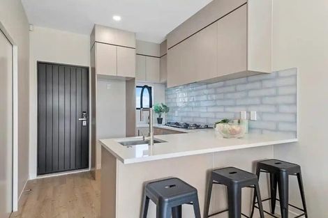 Photo of property in 13/200 Sunnynook Road, Totara Vale, Auckland, 0627