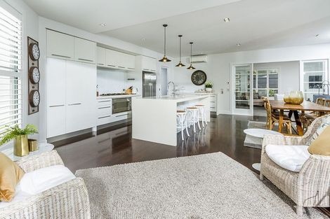 Photo of property in 2/16 Clifton Road, Hauraki, Auckland, 0622