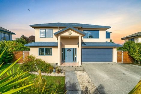 Photo of property in 5 Macadamia Close, Goodwood Heights, Auckland, 2105