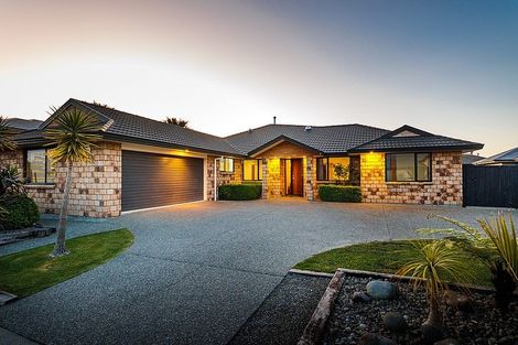 Photo of property in 33 Rodeo Drive, Kelvin Grove, Palmerston North, 4414