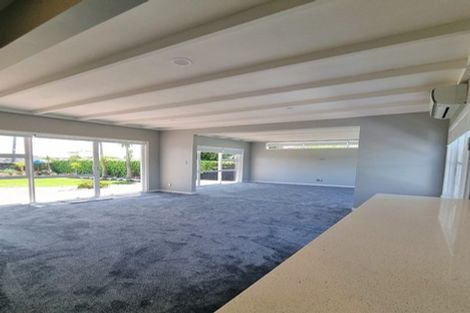 Photo of property in 92 Browns Bay Road, Rothesay Bay, Auckland, 0630