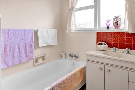 Photo of property in 3 Karaka Street, Hawera, 4610