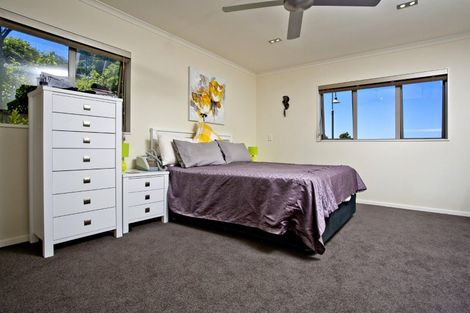 Photo of property in 112 San Marino Drive West, Henderson, Auckland, 0612