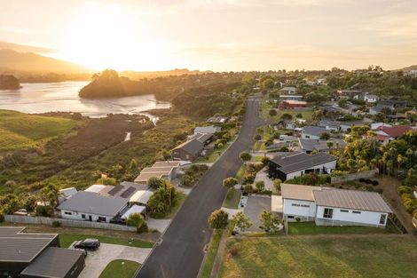 Photo of property in 28 Robertson Street, Raglan, 3225