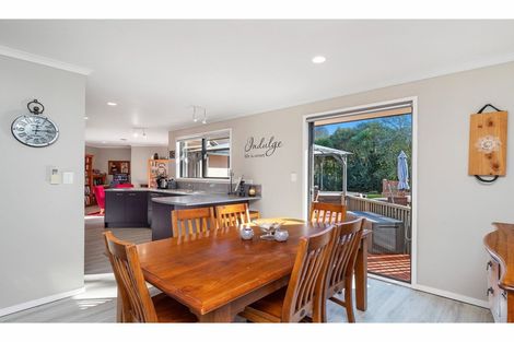 Photo of property in 6 Raukawa Grove, Waiuku, 2123