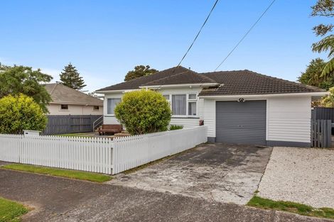 Photo of property in 4 Goodson Place, Hawera, 4610