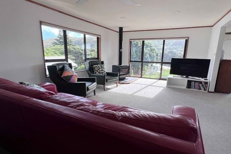 Photo of property in 8 Pukerua Beach Road, Pukerua Bay, 5026