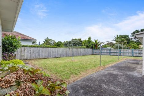 Photo of property in 73 Roberts Road, Te Atatu South, Auckland, 0610