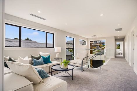 Photo of property in 40 Paparahi Place, Wainui, 0992