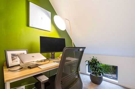 Photo of property in 4f Pinedale Place, Henderson, Auckland, 0610