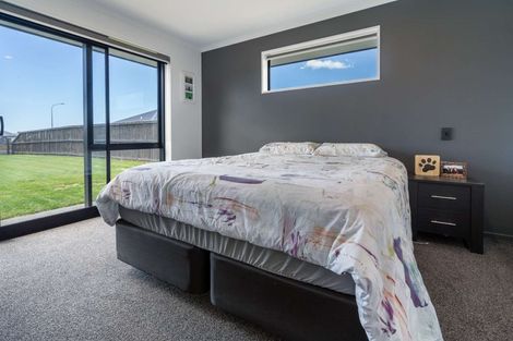 Photo of property in 32 Tara Crescent, Woodend, 7610