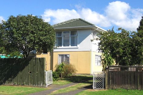 Photo of property in 22 London Street, Te Atatu Peninsula, Auckland, 0610