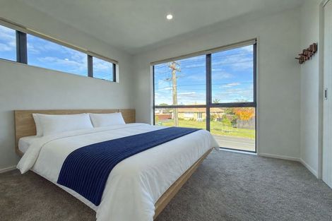 Photo of property in 1/113 Flanshaw Road, Te Atatu South, Auckland, 0610