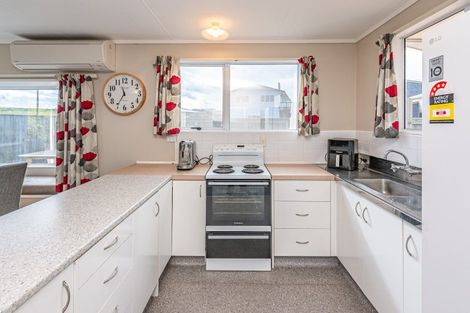 Photo of property in 25 Nukumaru Parade, Waiinu Beach, Whanganui, 4588