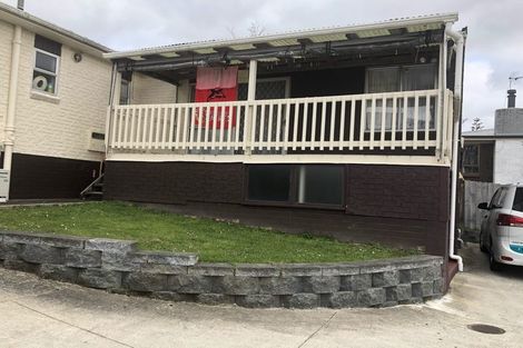 Photo of property in 11 Castaing Crescent, Te Atatu South, Auckland, 0610