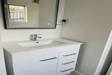 Photo of property in 1/122 Archers Road, Glenfield, Auckland, 0629