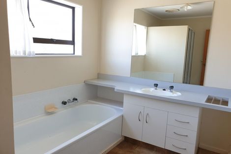 Photo of property in 14 Balmore Place, Wattle Downs, Auckland, 2103