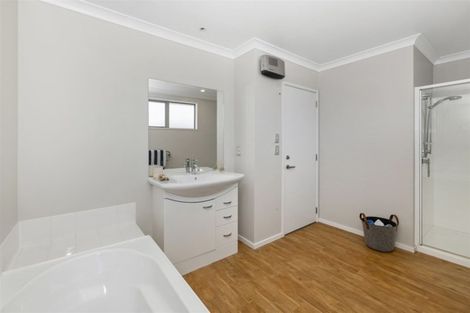 Photo of property in 225 Memorial Avenue, Burnside, Christchurch, 8053