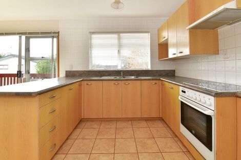 Photo of property in 2/28 Scarlock Avenue, Browns Bay, Auckland, 0630